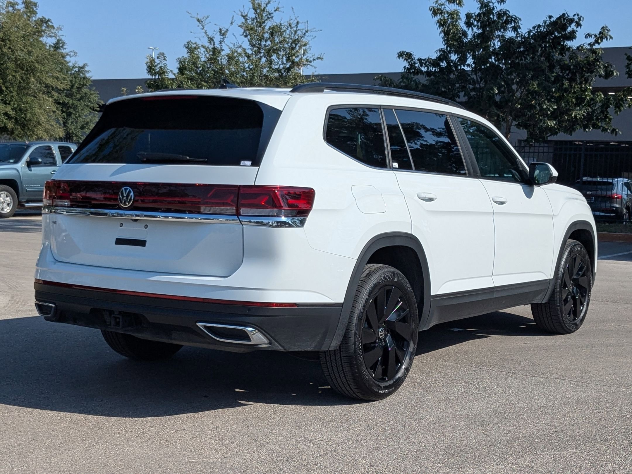 2025 Volkswagen Atlas SE Technology photo 3