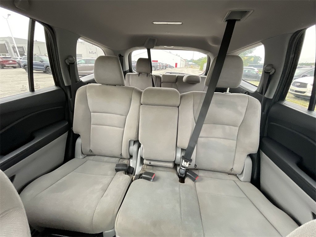 2020 Honda Pilot LX photo 20