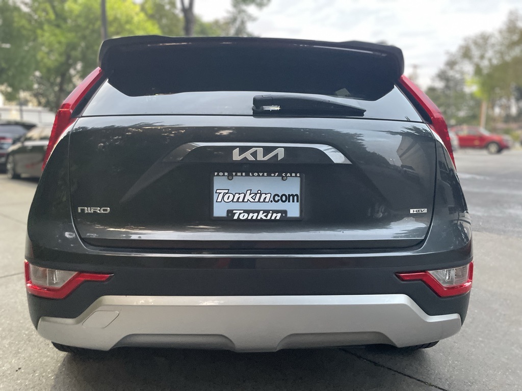 2023 Kia Niro LX photo 9
