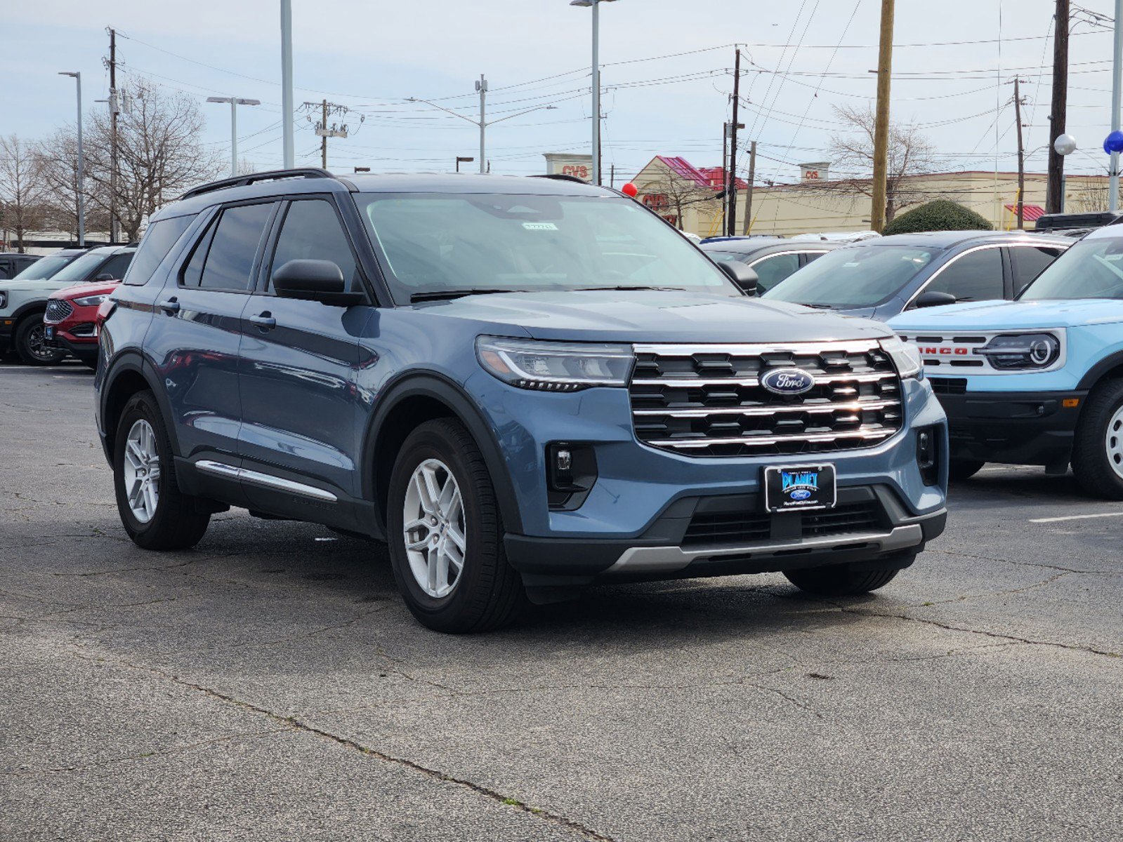 2025 Ford Explorer photo 2