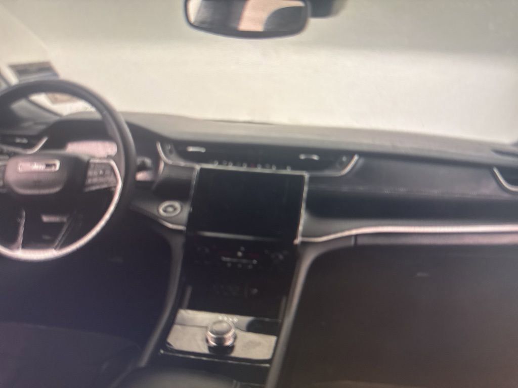 2023 Jeep Grand Cherokee Altitude photo 2