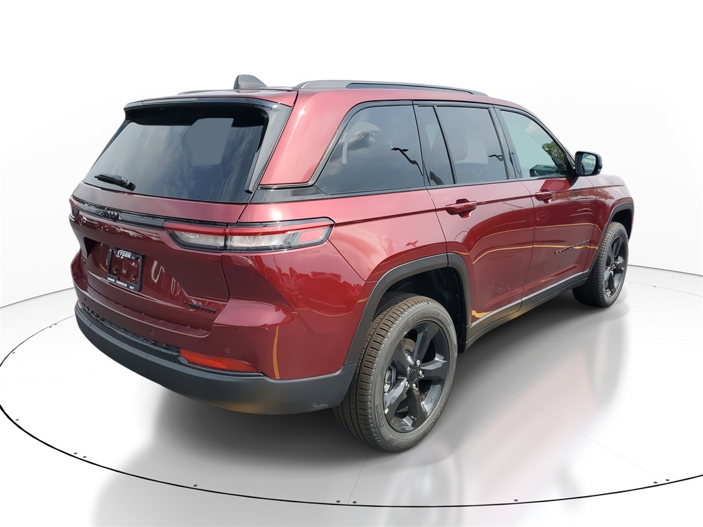 2025 Jeep Grand Cherokee Limited photo 2