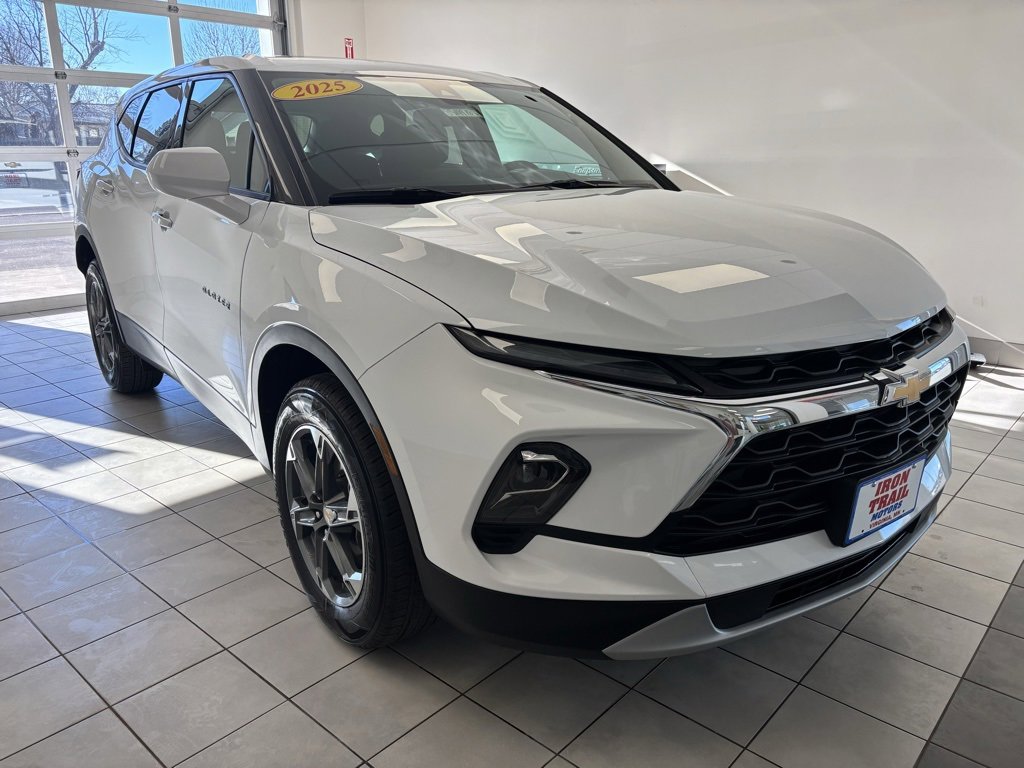 2025 Chevrolet Blazer 2LT photo 2