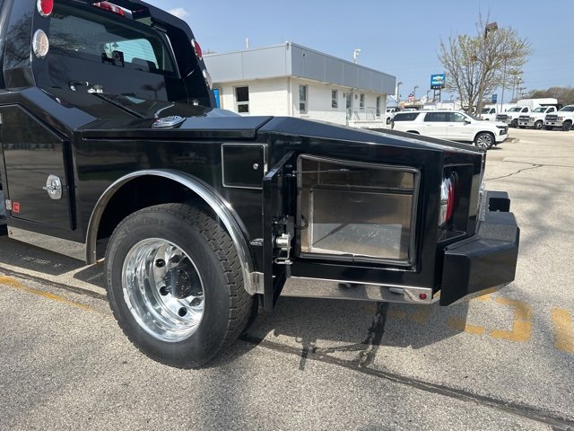 2024 Chevrolet Silverado 6500HD LT photo 9