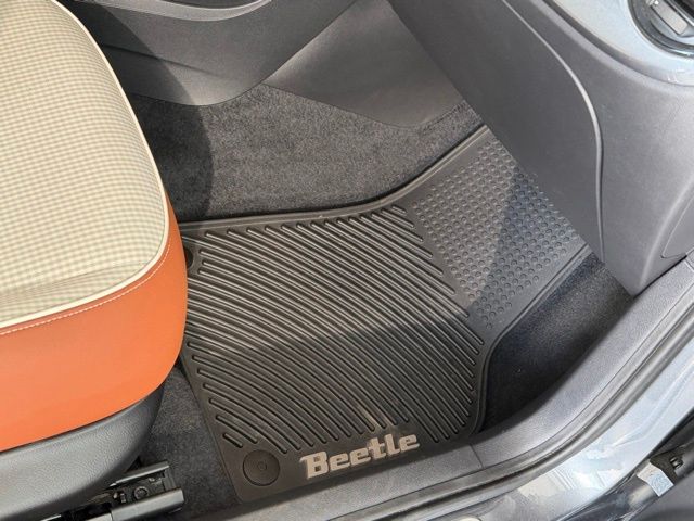 2017 Volkswagen Beetle 1.8T Classic photo 31