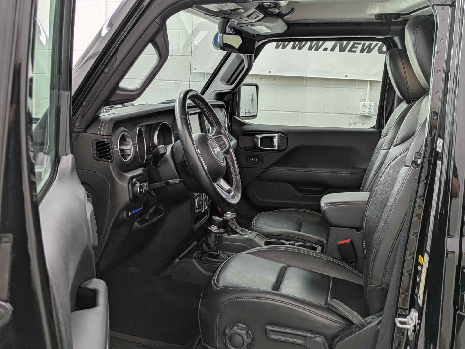 2022 Jeep Wrangler 4xe Unlimited Sahara photo 3