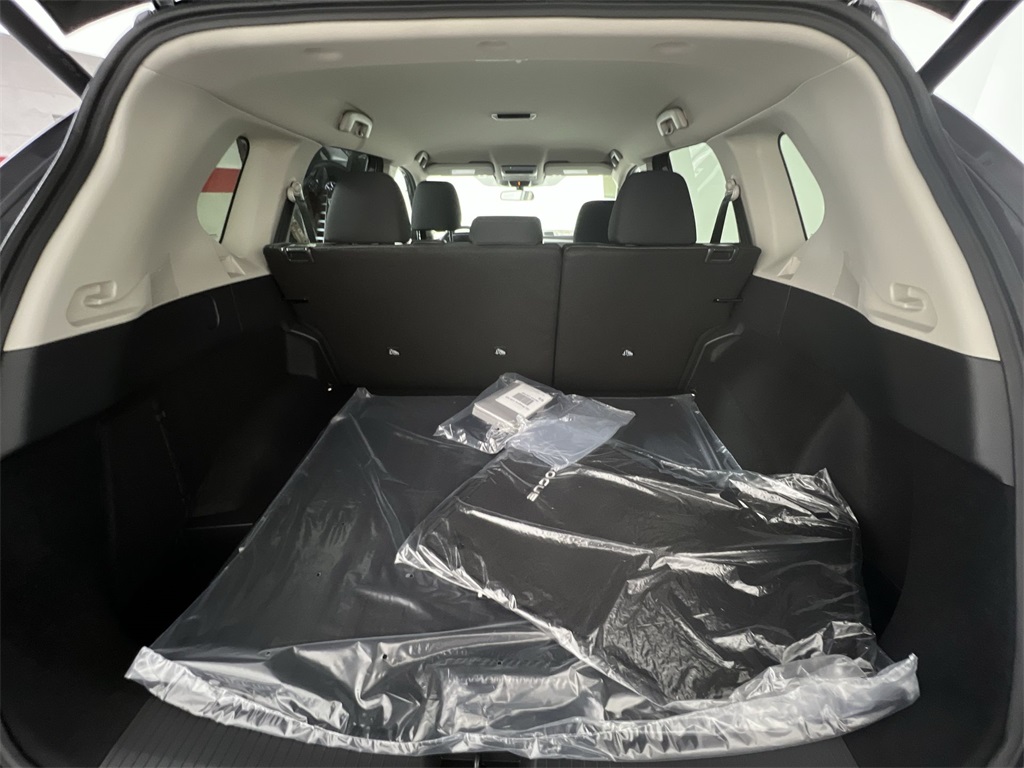 2026 Nissan Rogue SV photo 17
