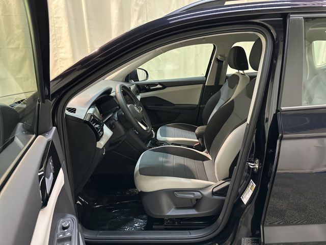 2025 Volkswagen Taos S photo 12