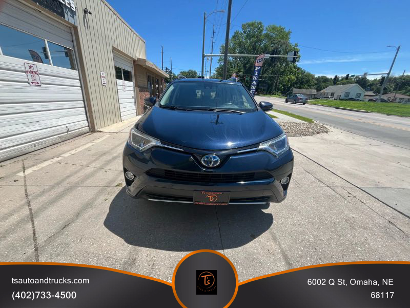 2017 Toyota RAV4 Hybrid XLE photo 2