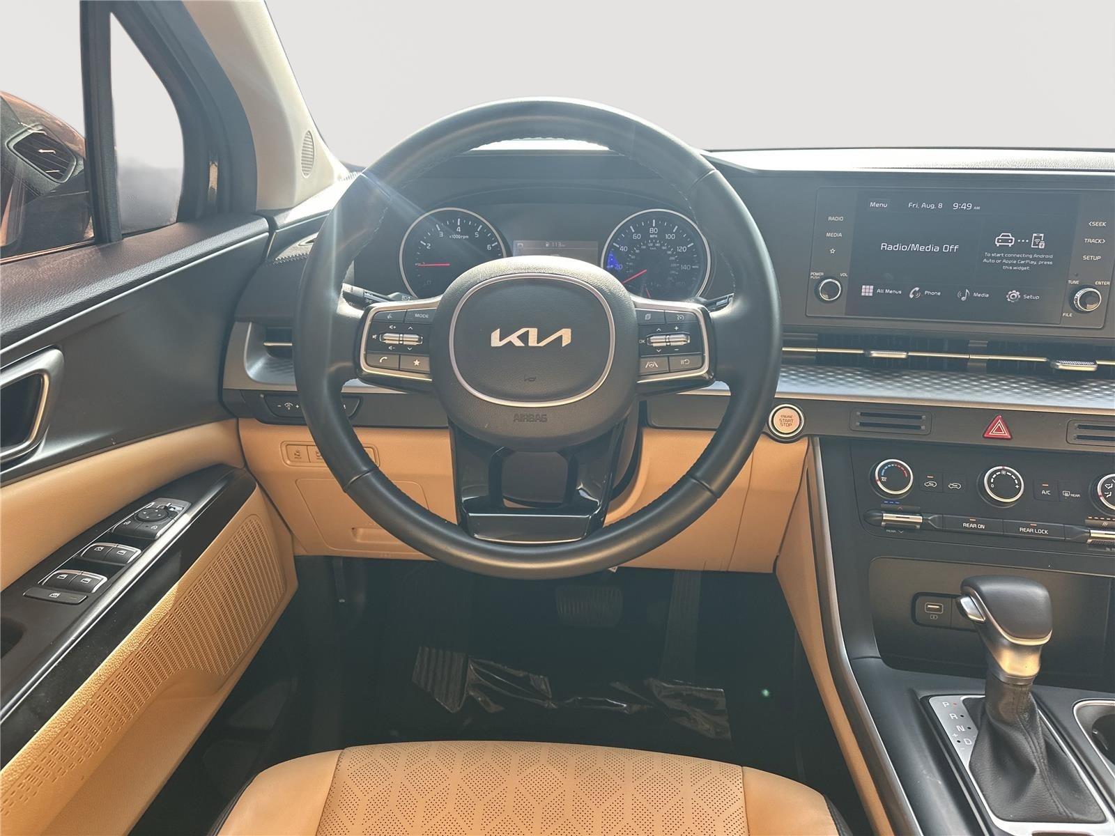2023 Kia Carnival LX photo 17