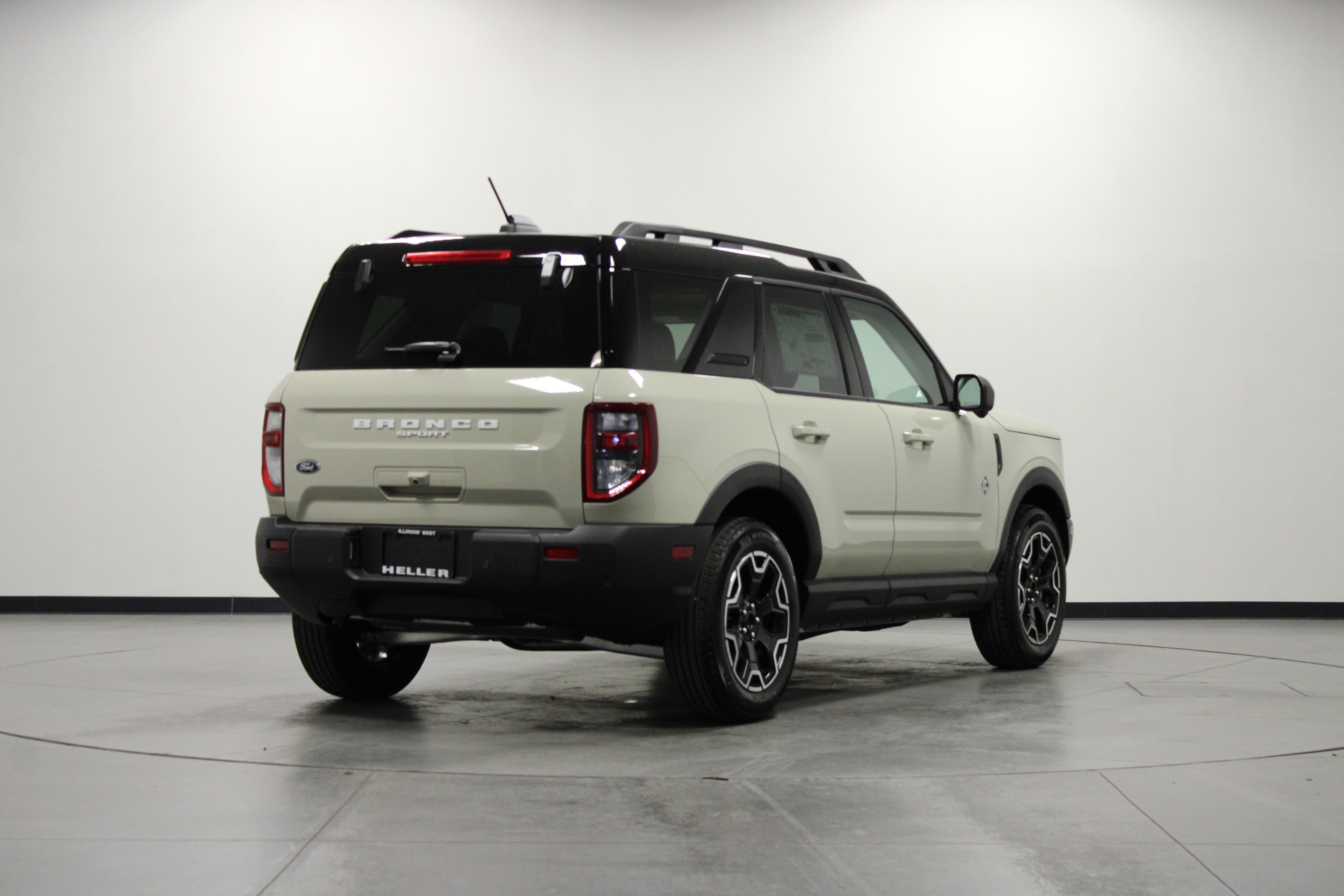 2025 Ford Bronco Sport Outer Banks photo 3