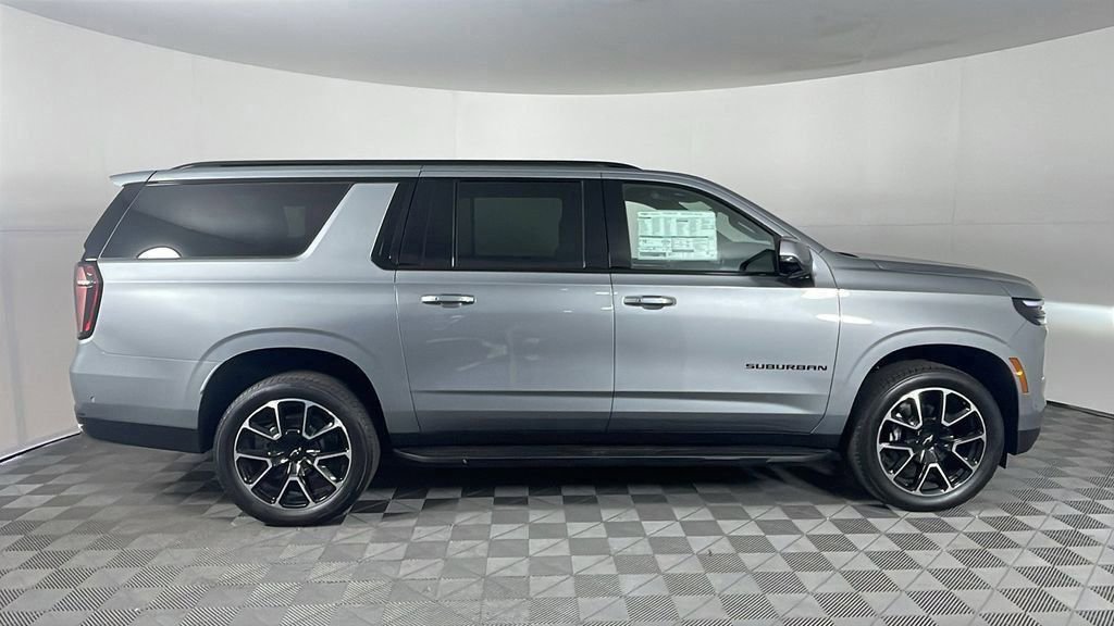 2025 Chevrolet Suburban RST photo 2