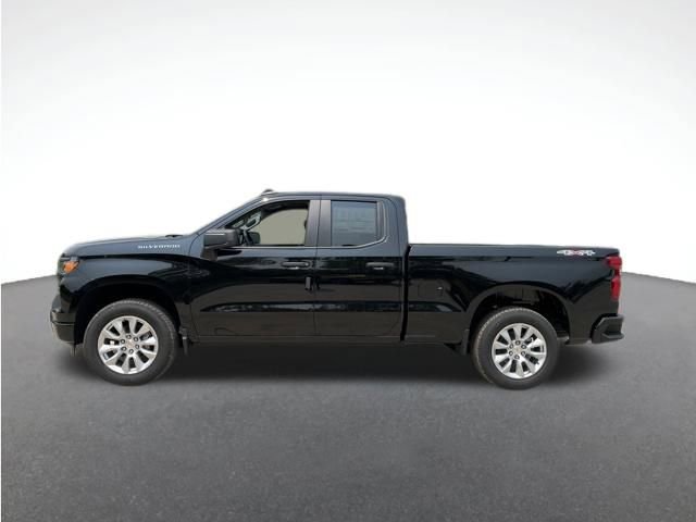 2025 Chevrolet Silverado 1500 Custom photo 4
