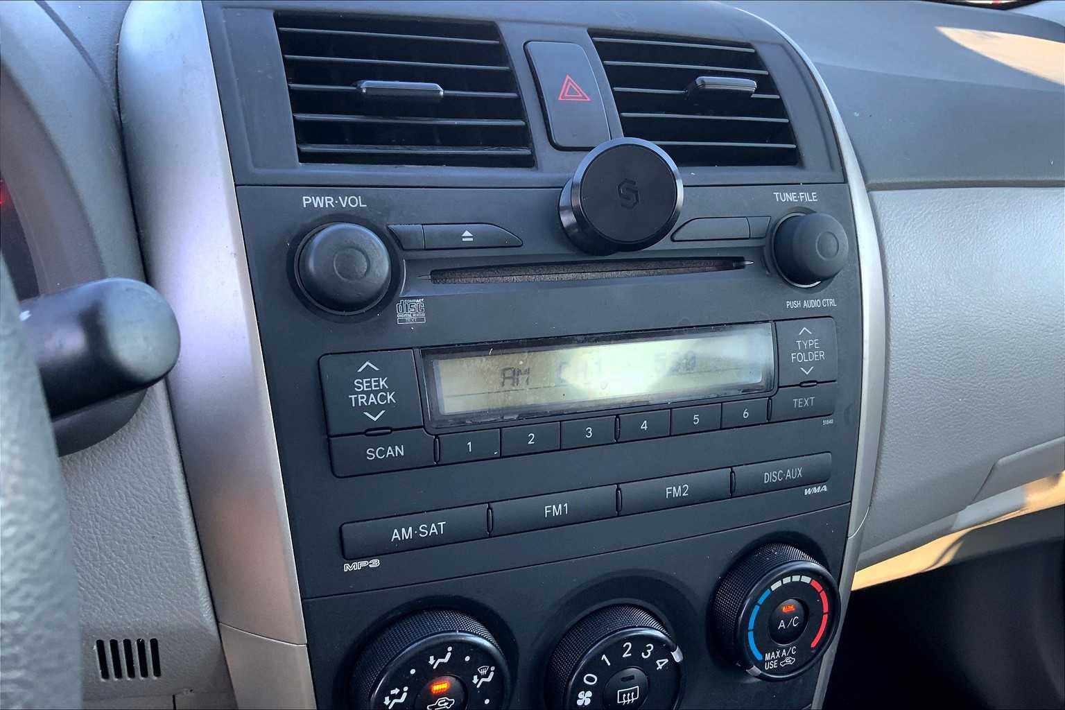 2009 Toyota RAV4 LE photo 26
