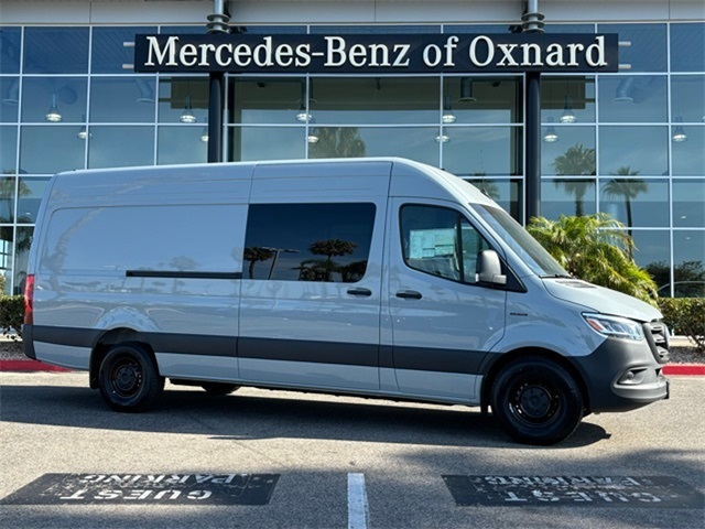 2024 Mercedes-Benz eSprinter Cargo Van Base's photo