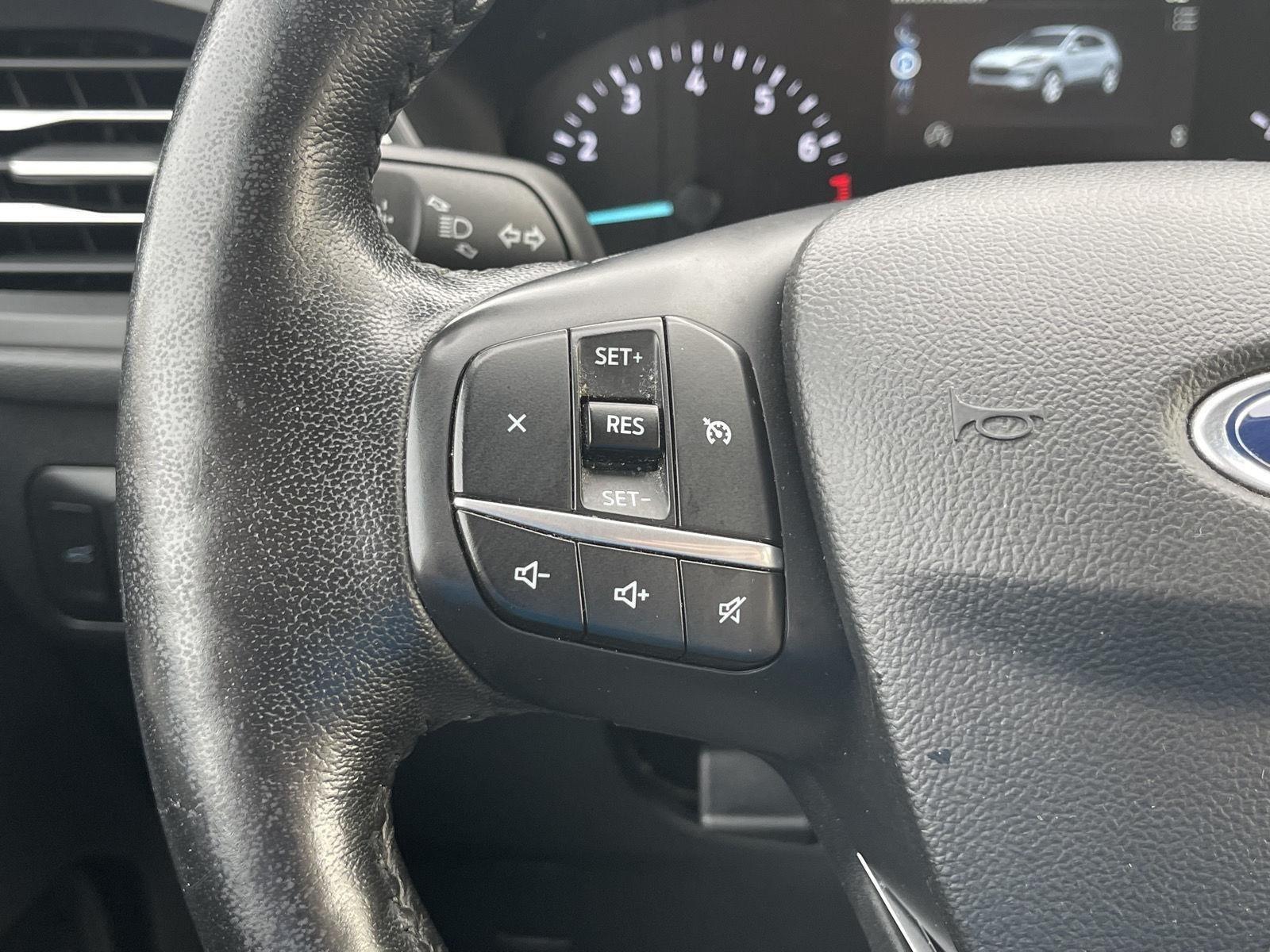 2020 Ford Escape SEL photo 26