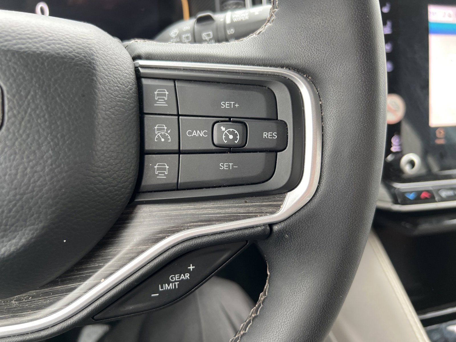2024 Jeep Wagoneer L Series II photo 21