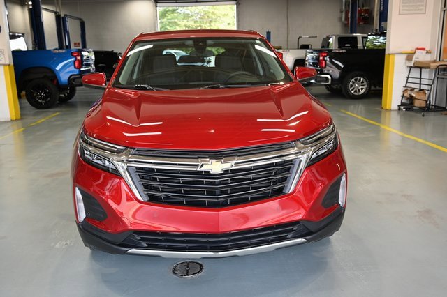 2024 Chevrolet Equinox LT photo 2