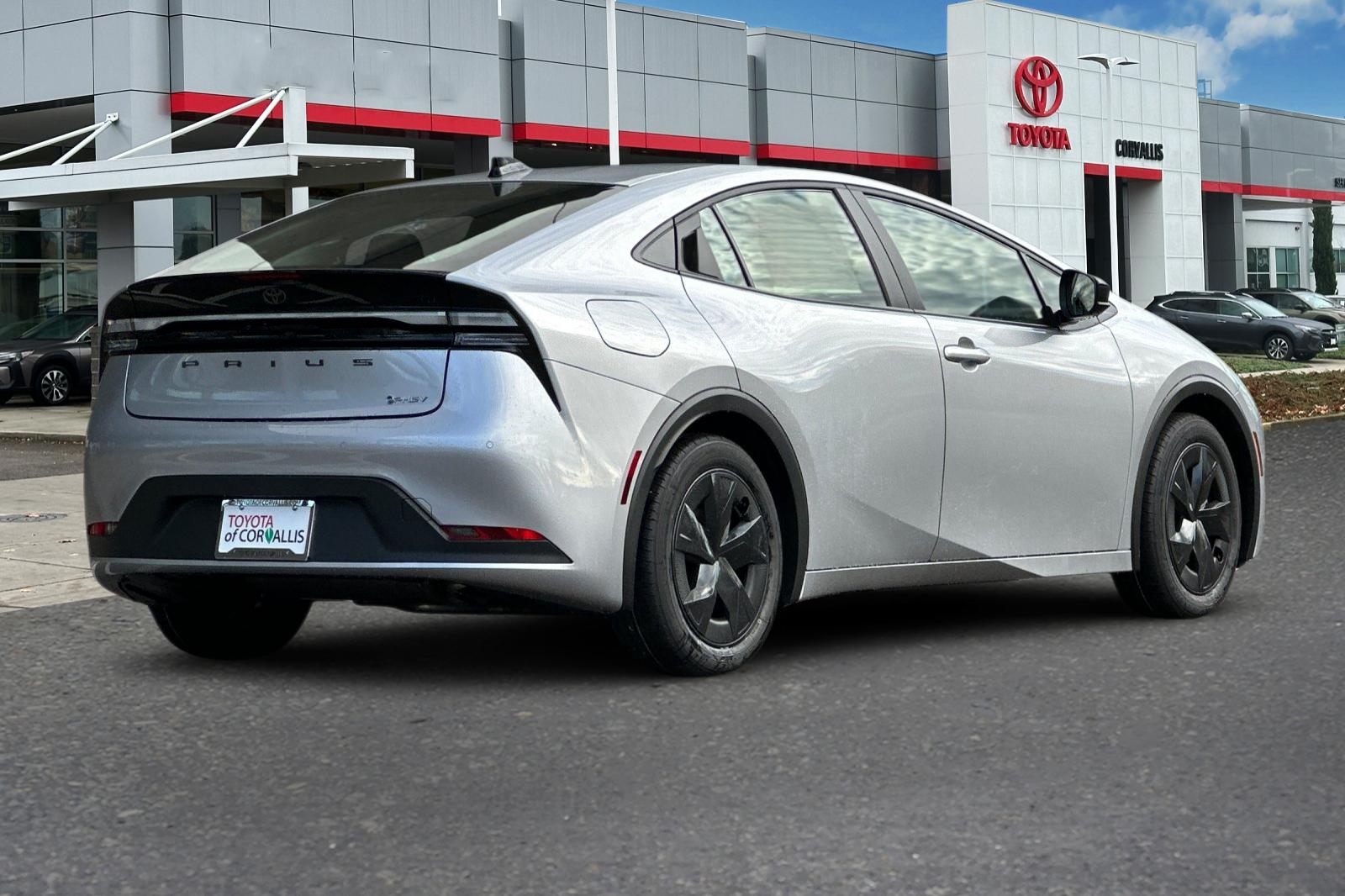 2026 Toyota Prius Plug-in Hybrid SE photo 4