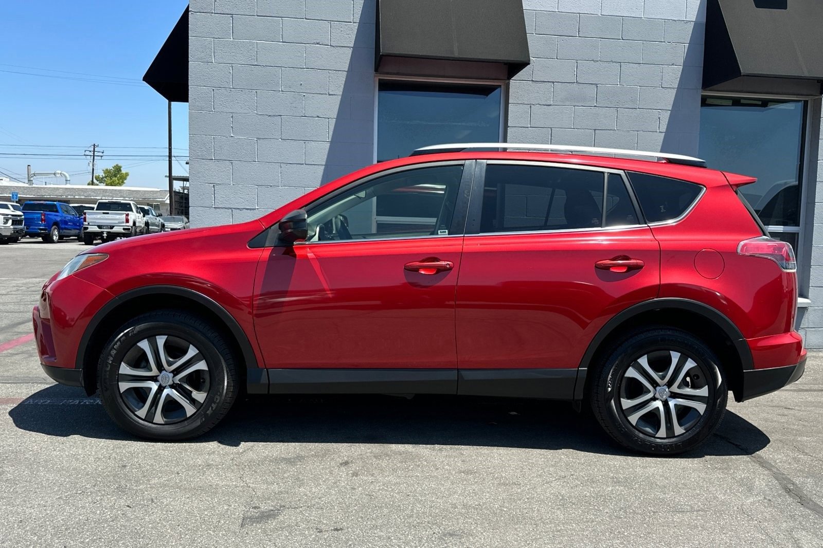 2017 Toyota RAV4 LE photo 7