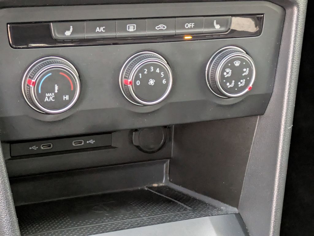 2022 Volkswagen Taos SE photo 16