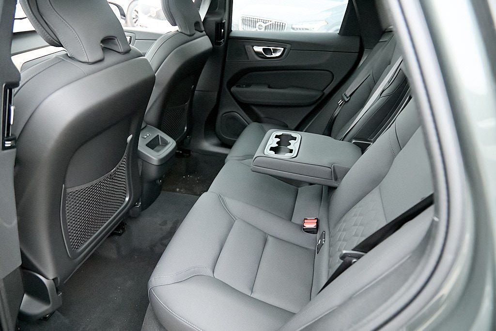 2026 VOLVO XC60 - Image 20