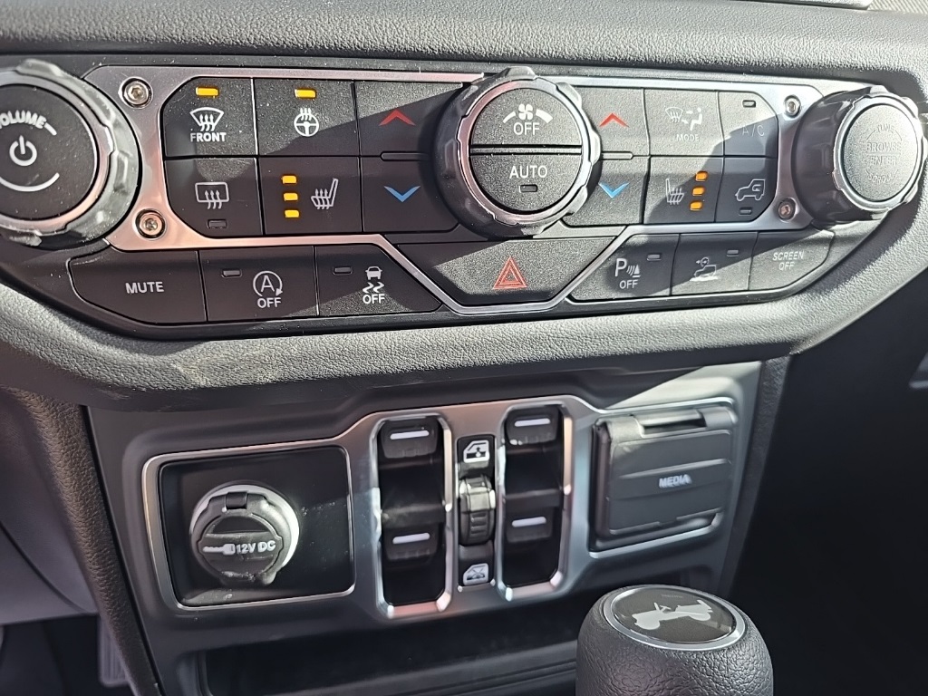 2025 Jeep Wrangler Sahara photo 12