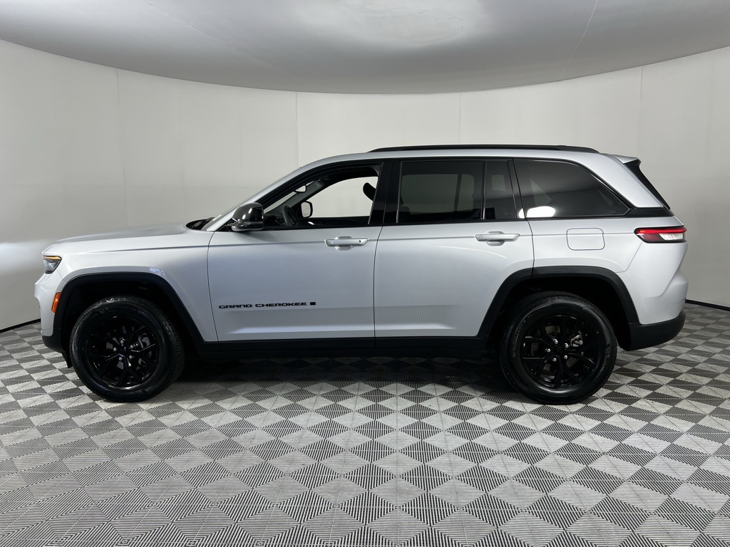 2024 Jeep Grand Cherokee Altitude X photo 2