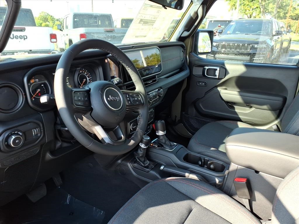2025 Jeep Wrangler Rubicon photo 7