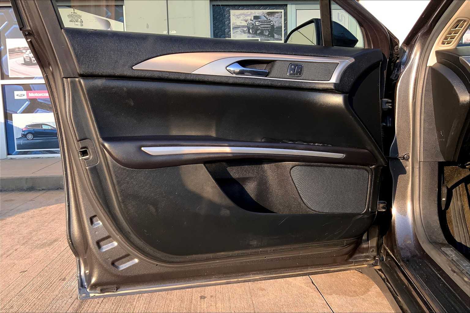2016 Lincoln MKZ photo 7