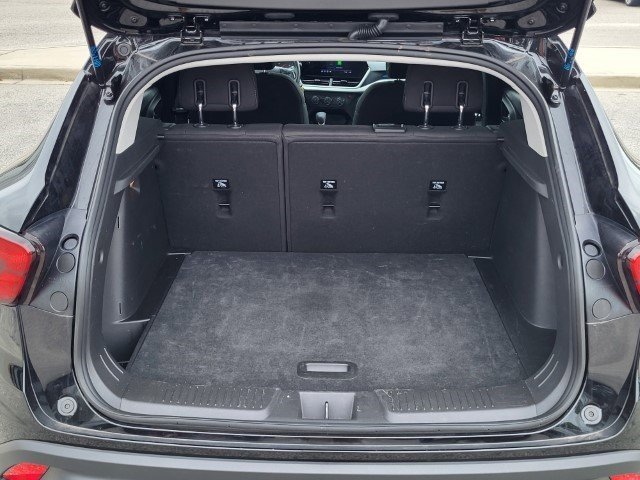 2025 Chevrolet Trax LS photo 2