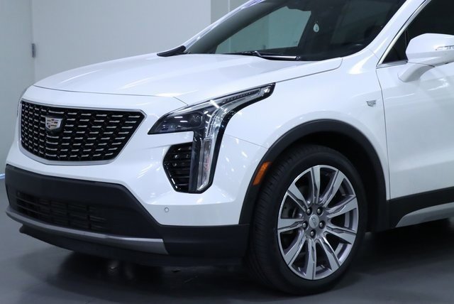 2022 Cadillac XT4 Premium Luxury photo 2