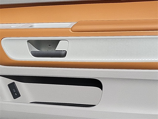 2025 Volkswagen ID. Buzz Pro Plus photo 16