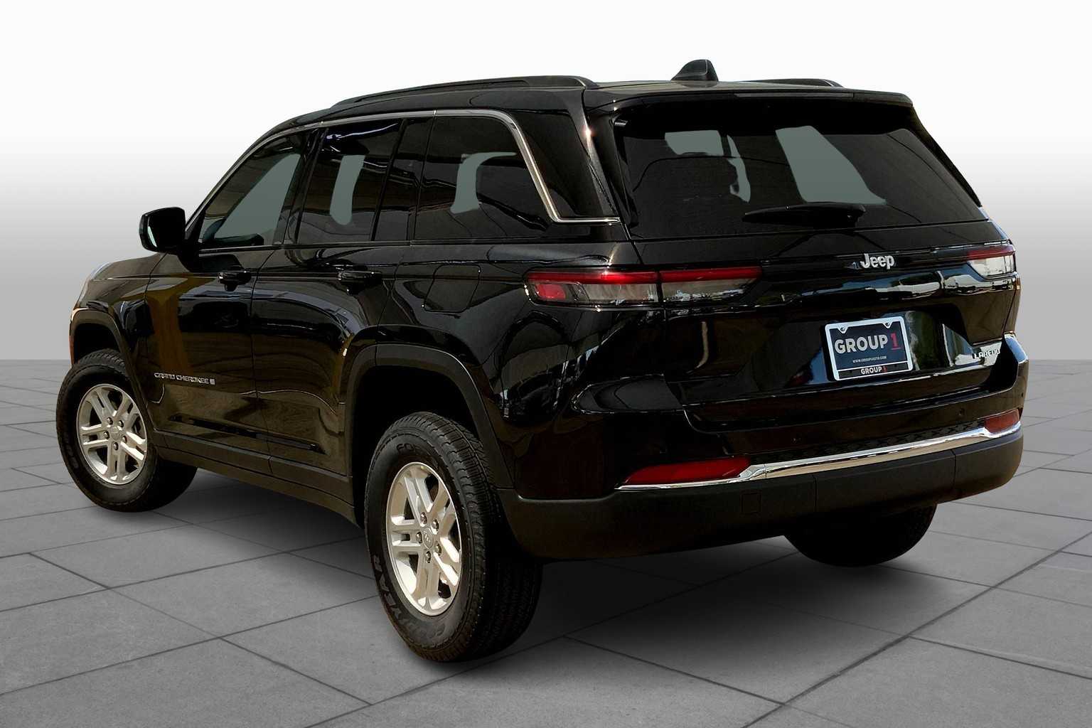 2025 Jeep Grand Cherokee Laredo Altitude photo 8