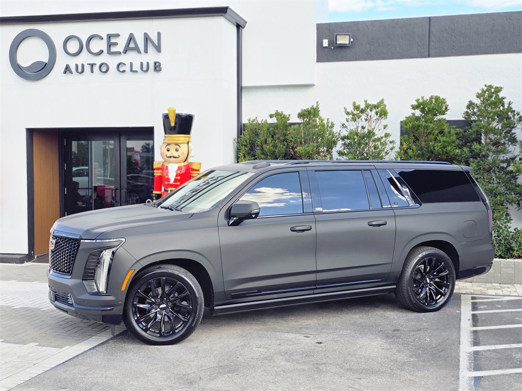 2025 Cadillac Escalade ESV Sport Platinum's photo
