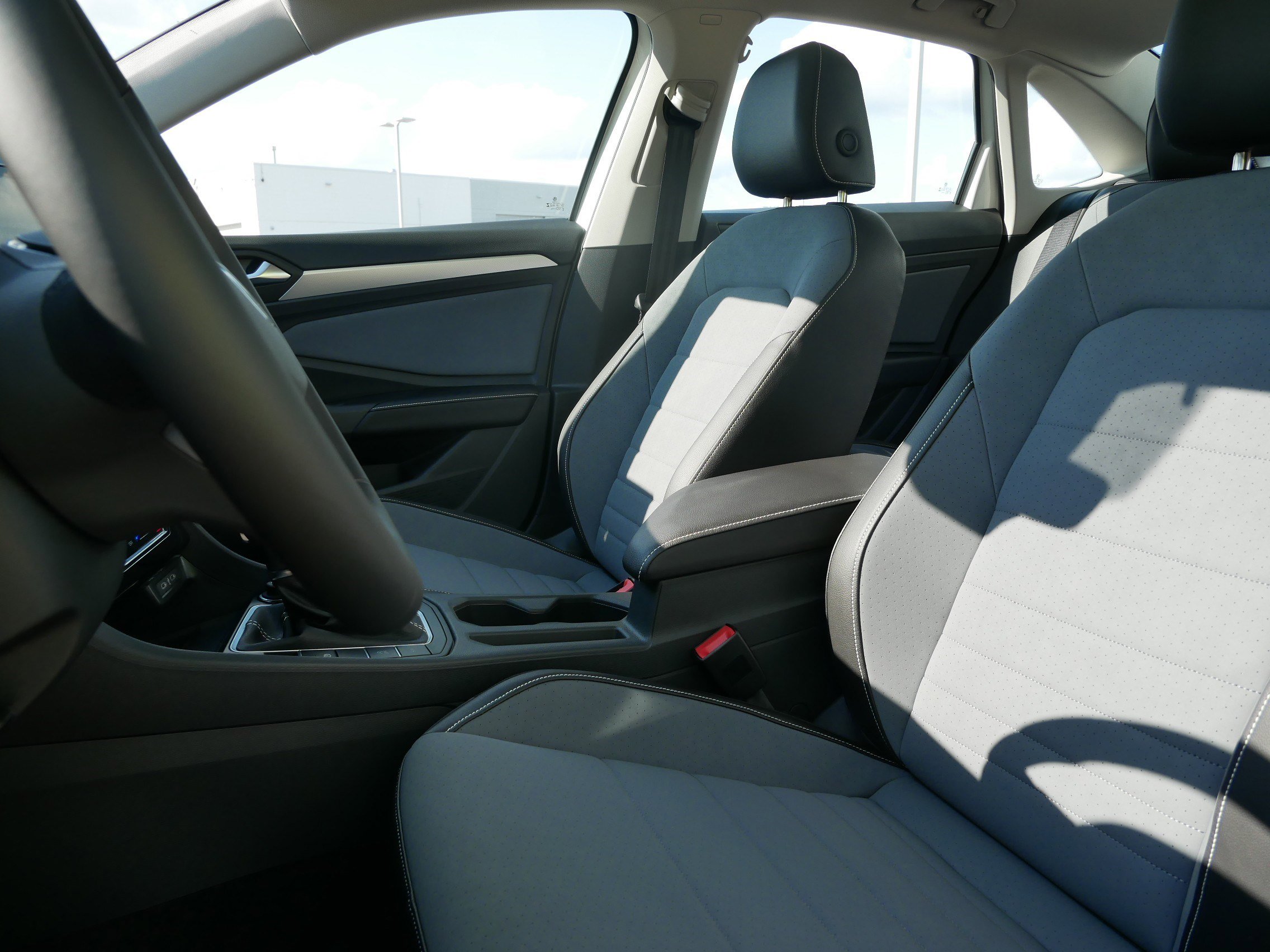 2025 Volkswagen Jetta SE photo 4
