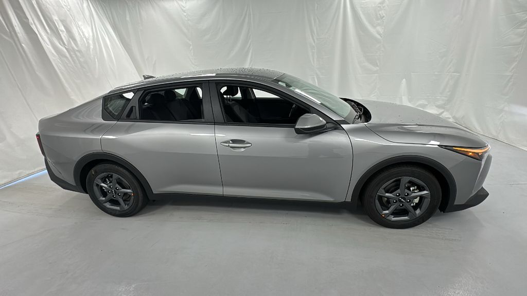 2025 Kia K4 LXS photo 2