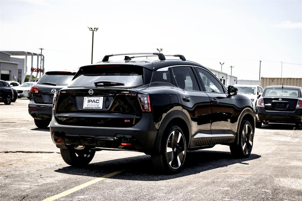 2025 Nissan Kicks SR photo 3