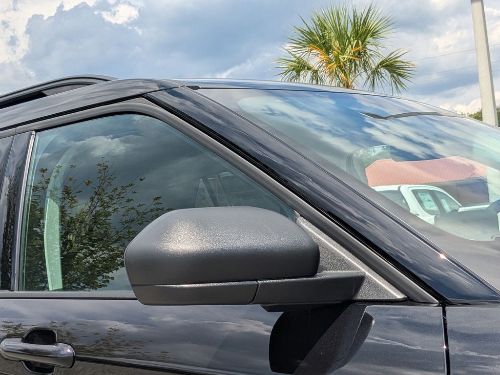 2025 Ford Explorer photo 12