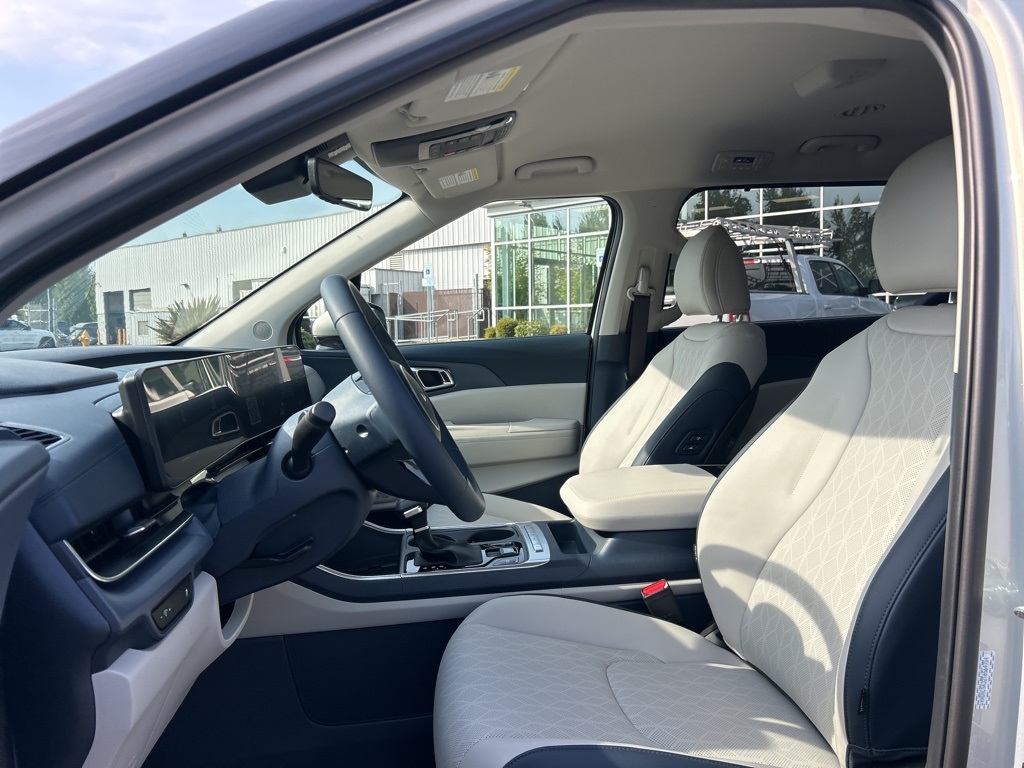 2026 Kia Carnival EX photo 9