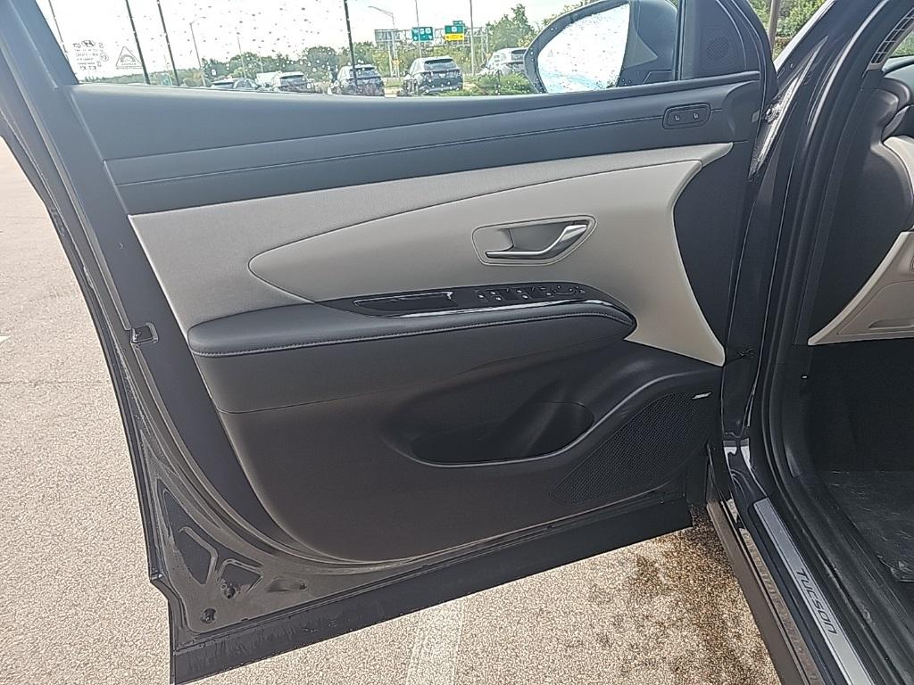 2025 Hyundai Tucson Limited photo 9
