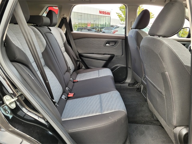 2023 Nissan Rogue SV photo 12