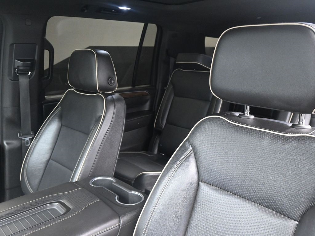 2021 Chevrolet Suburban Premier photo 4
