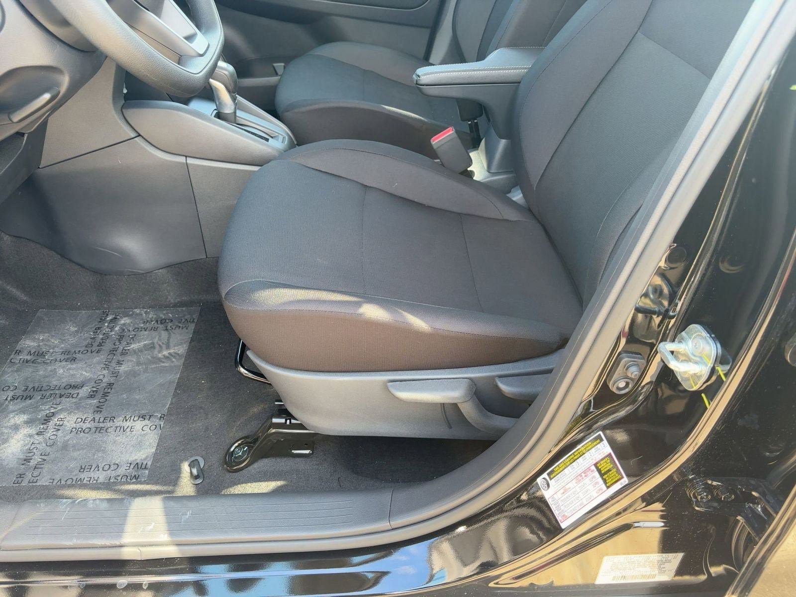 2025 Nissan Kicks Play S photo 5