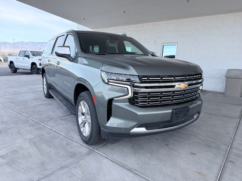 2023 Chevrolet Suburban Premier's photo