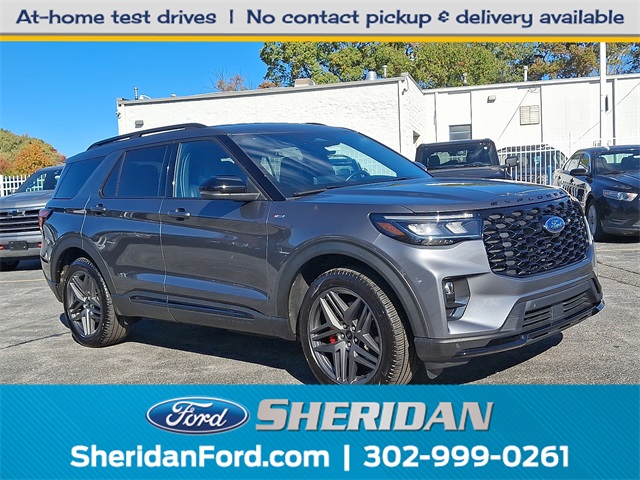 2025 Ford Explorer ST-LINE's photo