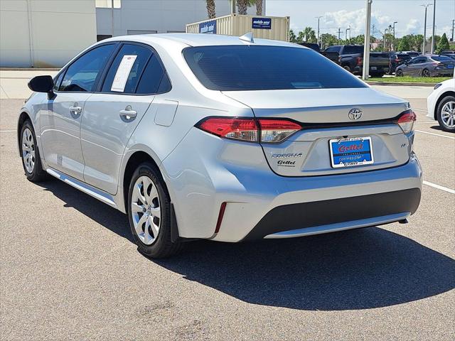 2022 Toyota Corolla LE photo 4