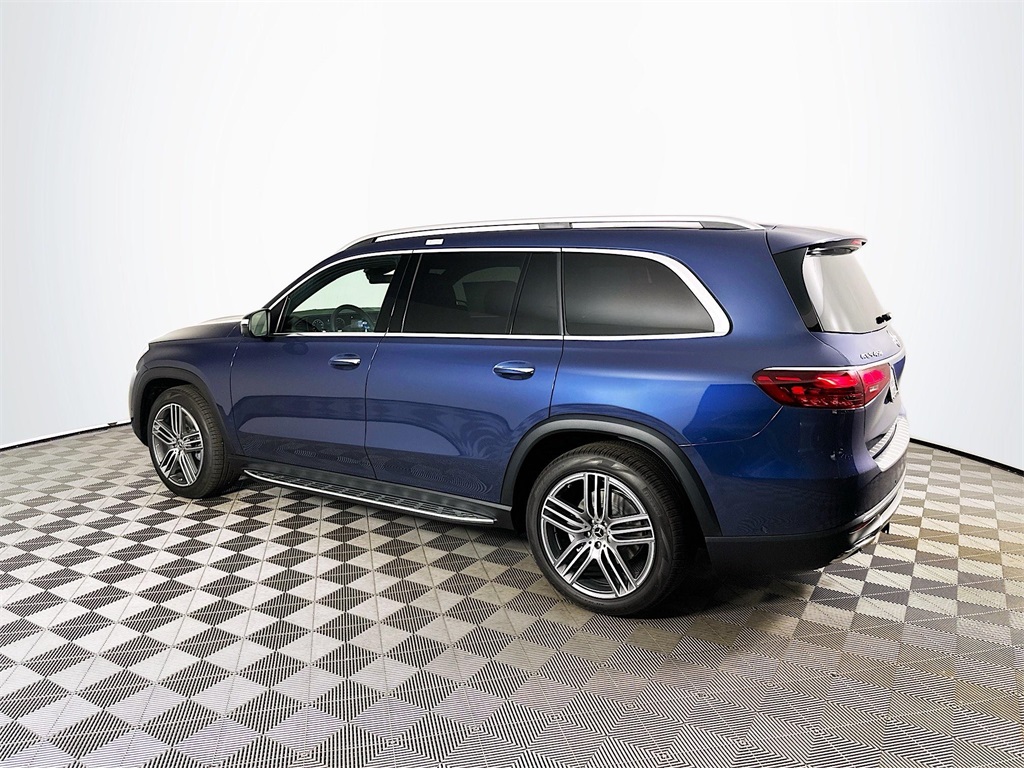 2026 Mercedes Benz GLS 450 4MATIC photo 4