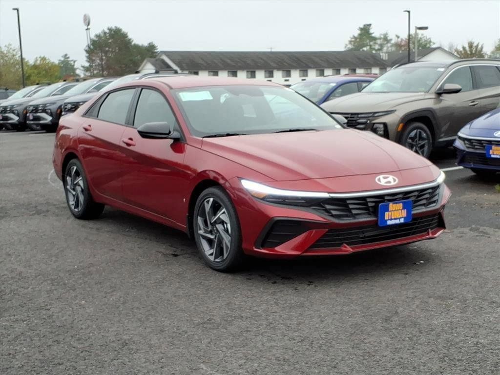 2025 Hyundai Elantra SEL Sport photo 2