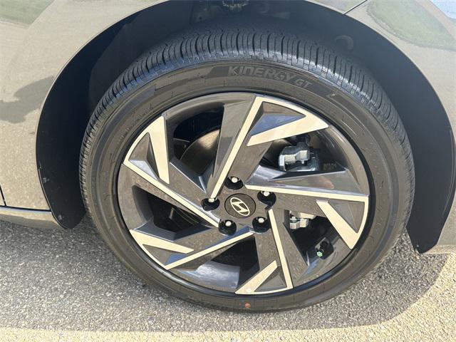 2025 Hyundai Elantra Hybrid Limited photo 11